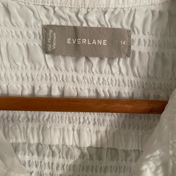 Everlane smocked button down - Picture 6 of 8